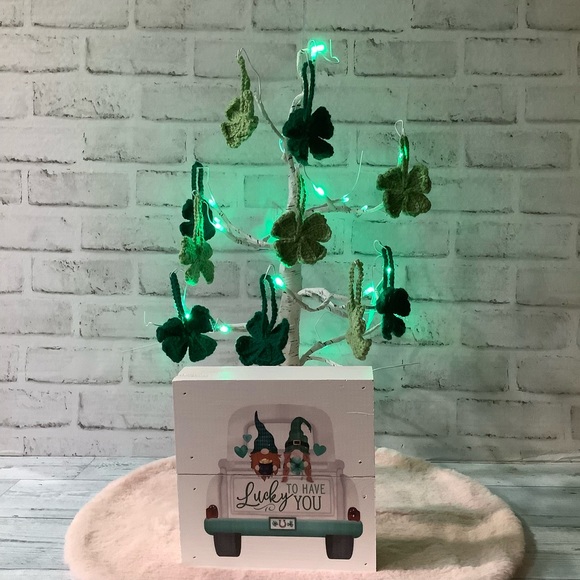 St Patrick’s Day Wood Gnome Lucky To Have You Sign - Picture 1 of 3